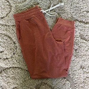 Vuori joggers size medium